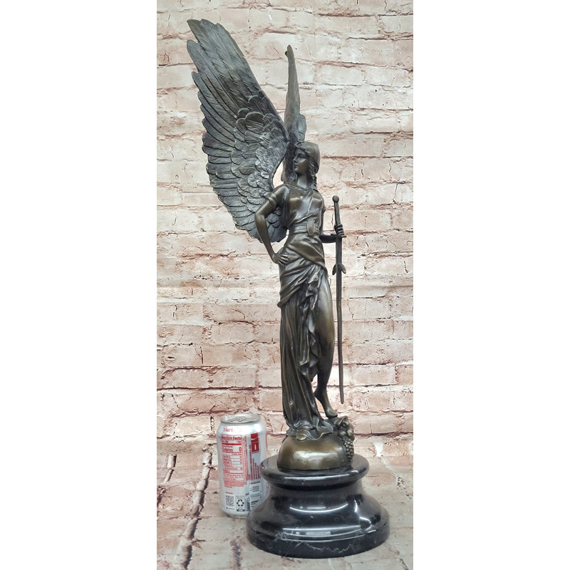 Sculpture ange avec épée classique