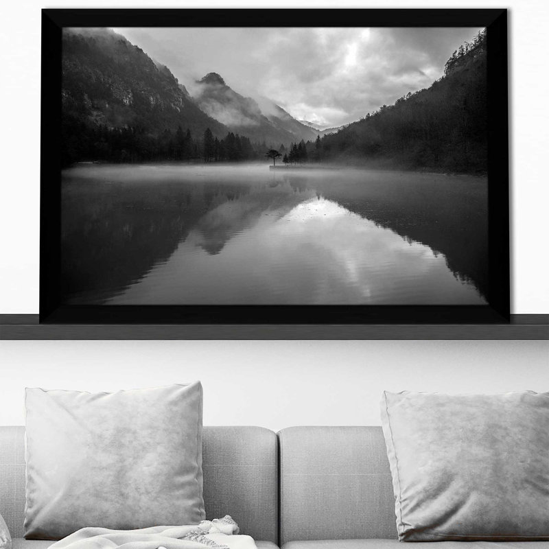 Mountain Lake par - photographie, Cadre noir, H 27,5 po x l 39,5 po x P 0,75 po