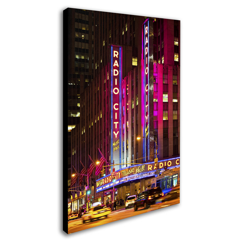 «Night Walk in Manhattan», reproduction de photo sur toile tendue, H 32 po x l 22 po x P 2 po