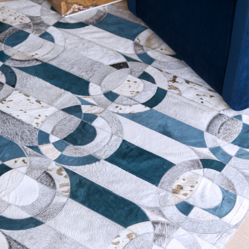 Cowhide Area Rug, Round 4'11''