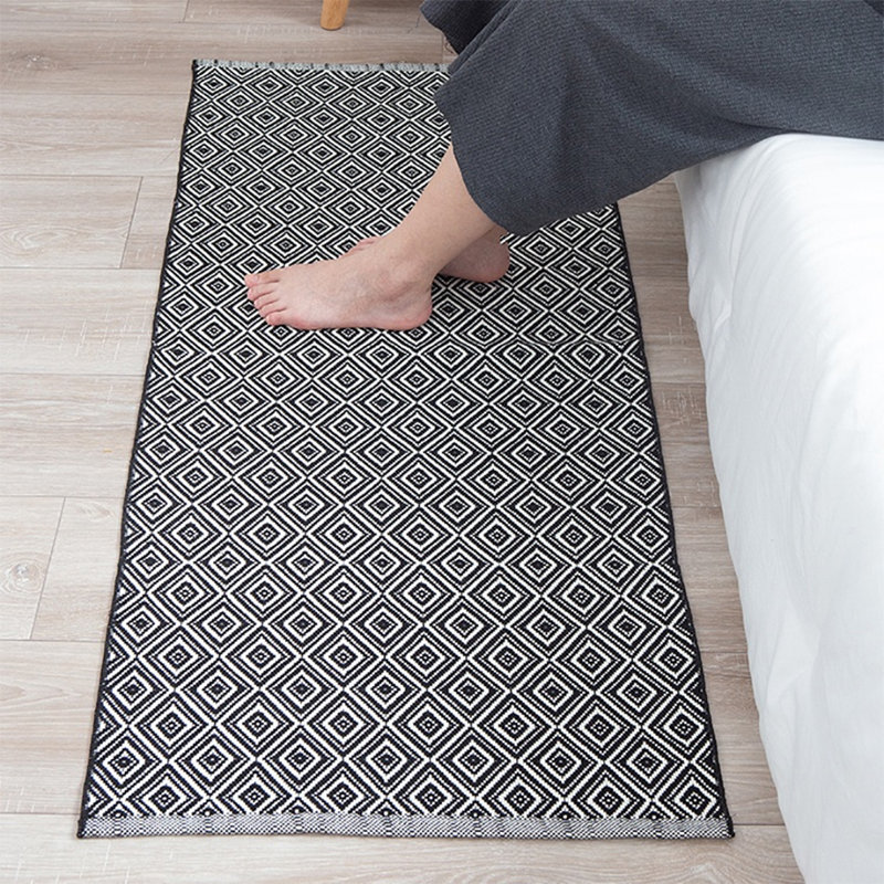 Black Cotton Blend Woven Classic Diamond Geometric Small Area Rug 24" W, Rectangle 2' x 2'11"