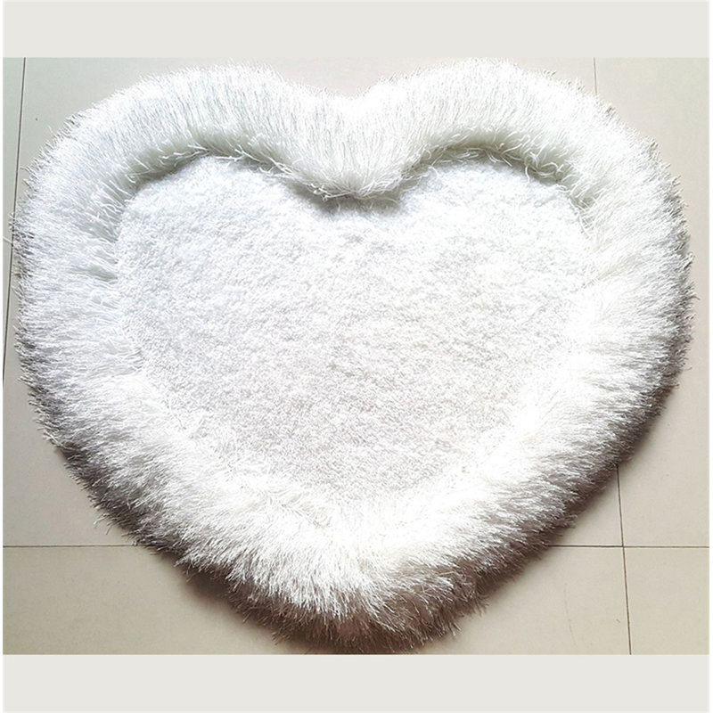 Tapis à poils longs touffeté à la main en forme de cœur de 4 po d'épaisseur (28 po x 32 po)