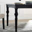 Table noire de style urbain pour la salle à manger - surface en grain de bois riche, pieds tournés en bois d'hévéa massif, l 65 po x P 38 po x H 30 po, assemblage requis sur le plateau de table pour une meilleure apparence