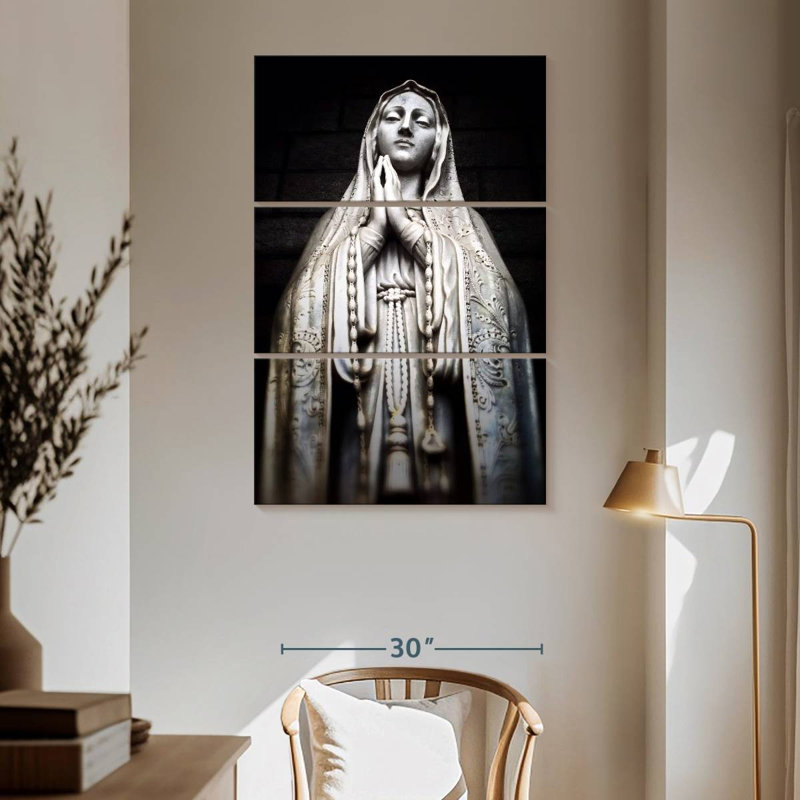 Statue de Marie Leisha, H 65 po x l 42 po