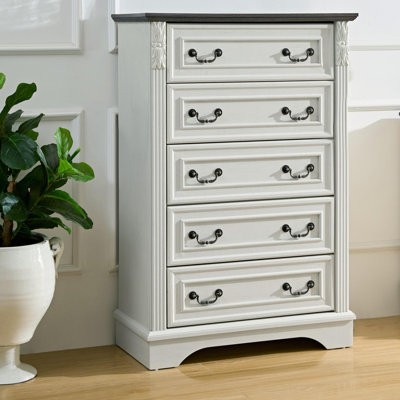 Commode à 5 tiroirs Farmhouse avec pilastres sculptés - Commode en bois rustique pour le rangement de la chambre à coucher
