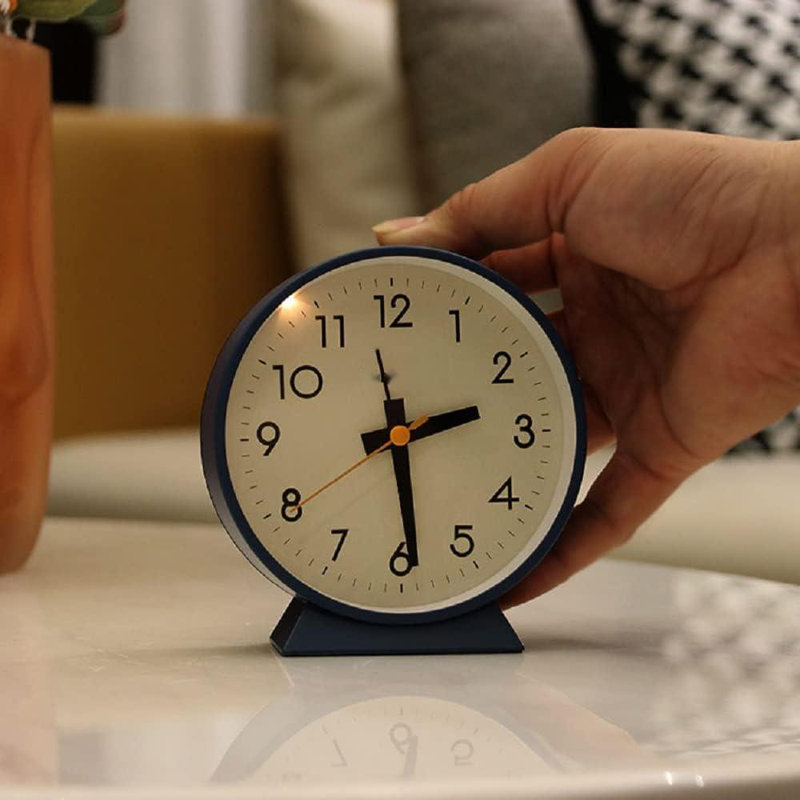 4.5" Battery Operated Antique Retro Analog Alarm Clock, Small Silent Bedside Desk Clock With Night Light, Battery Operated