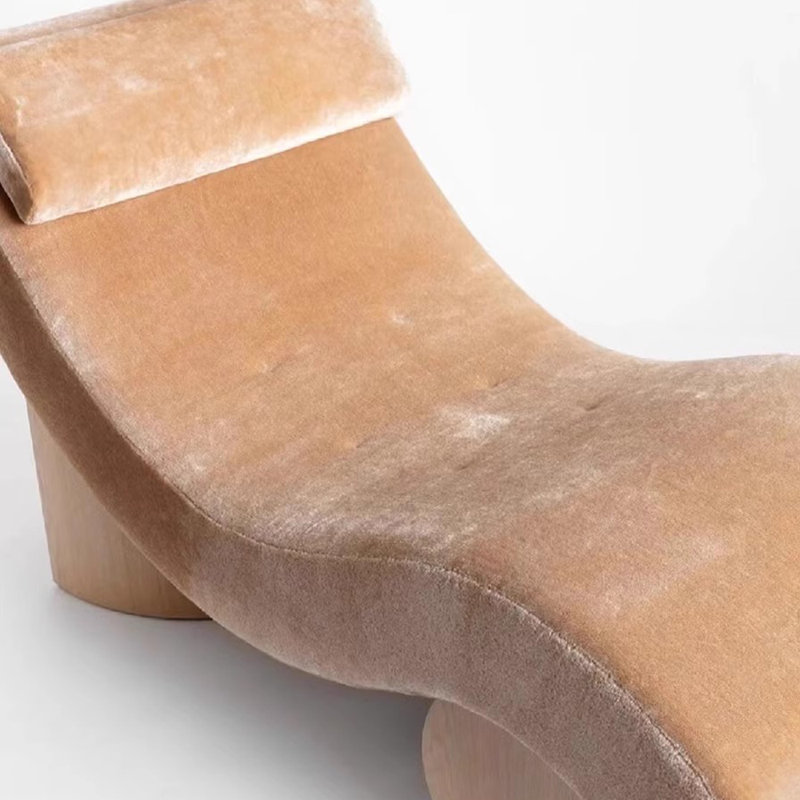 Chaise simple dans une chambre américaine