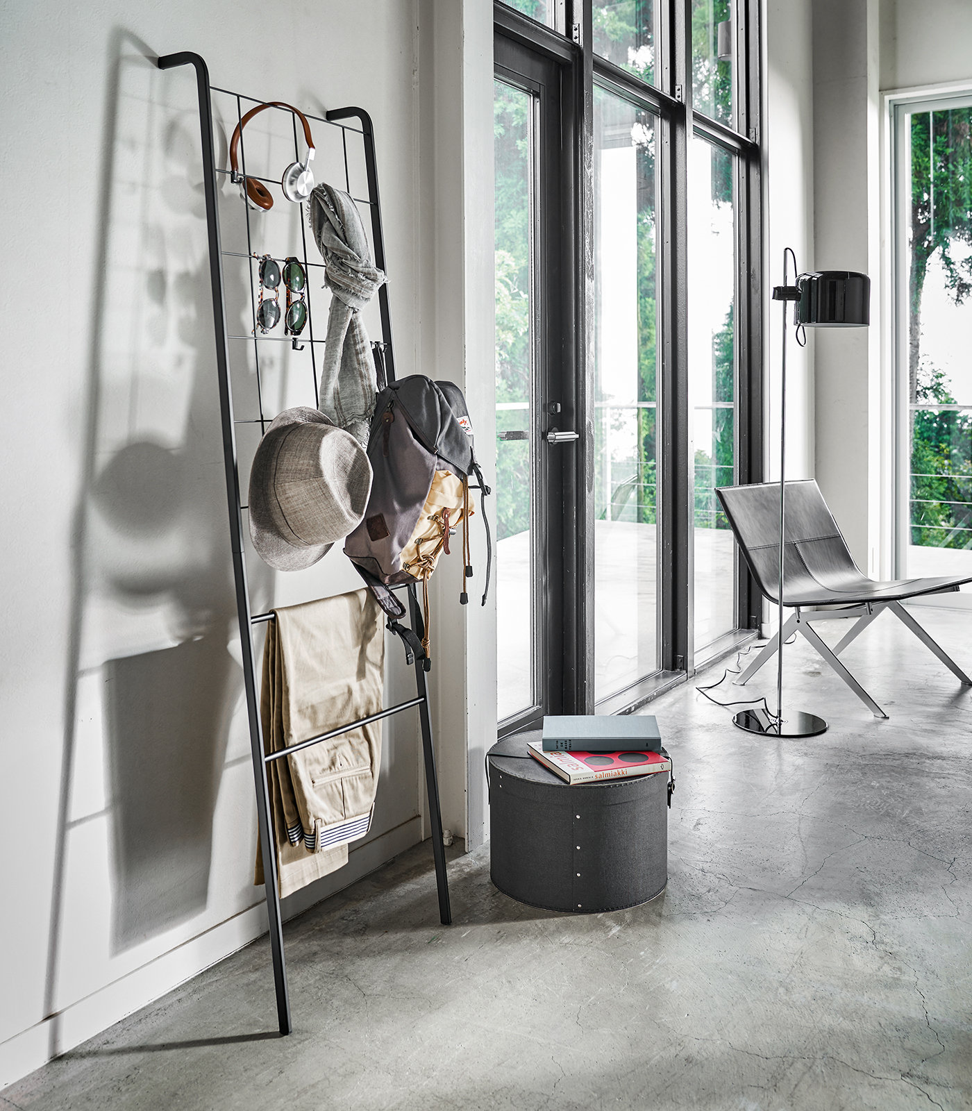 Tower Leaning Blanket Ladder, Black