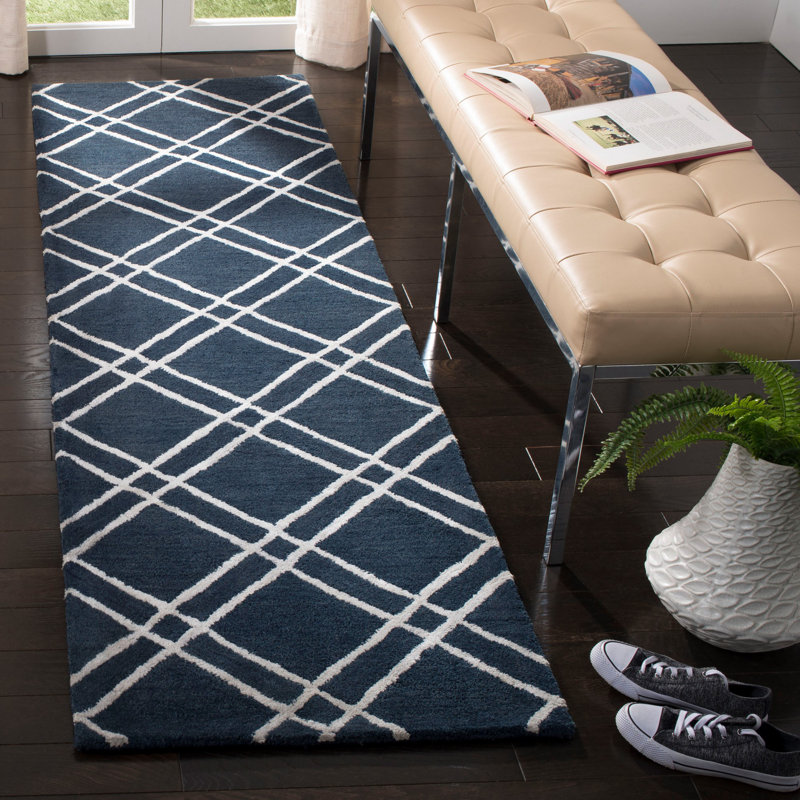 Tapis bleu marine en laine touffeté à la main Milroy, Tapis de couloir 2 pi 3 po x 6 pi