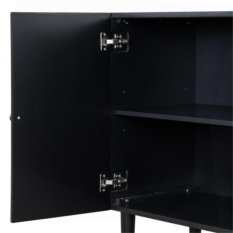 Élégant buffet à quatre portes avec des portes à motif ondulé, des pieds cylindriques et des poignées en métal élégantes, réglable, adapté pour le bureau, le vestibule et le salon