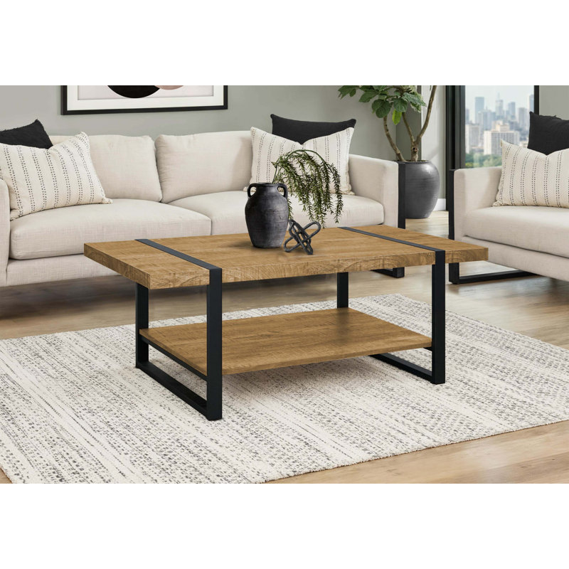 Table basse contemporaine avec plateau en bois de manguier et structure en métal noir