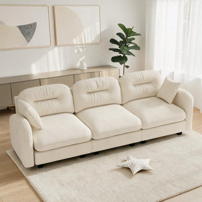 Canapé à trois places Geneveve en tissu chenille, conception ergonomique, mousse haute densité, accoudoirs élégants, base en bois de haute qualité, s'adapte facilement aux salons