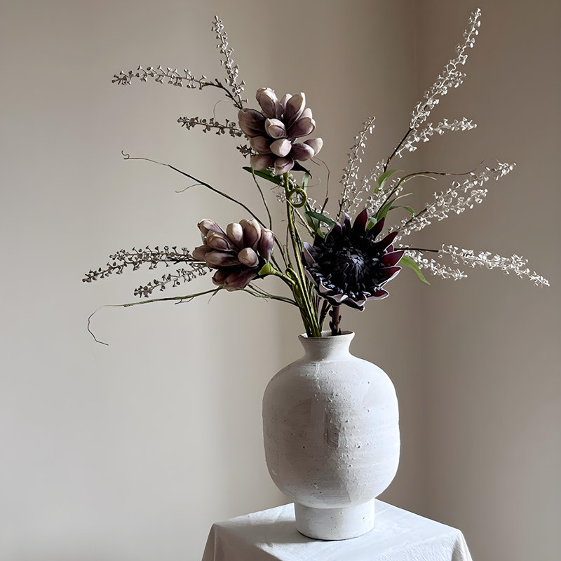 Ornements de fleurs simulées