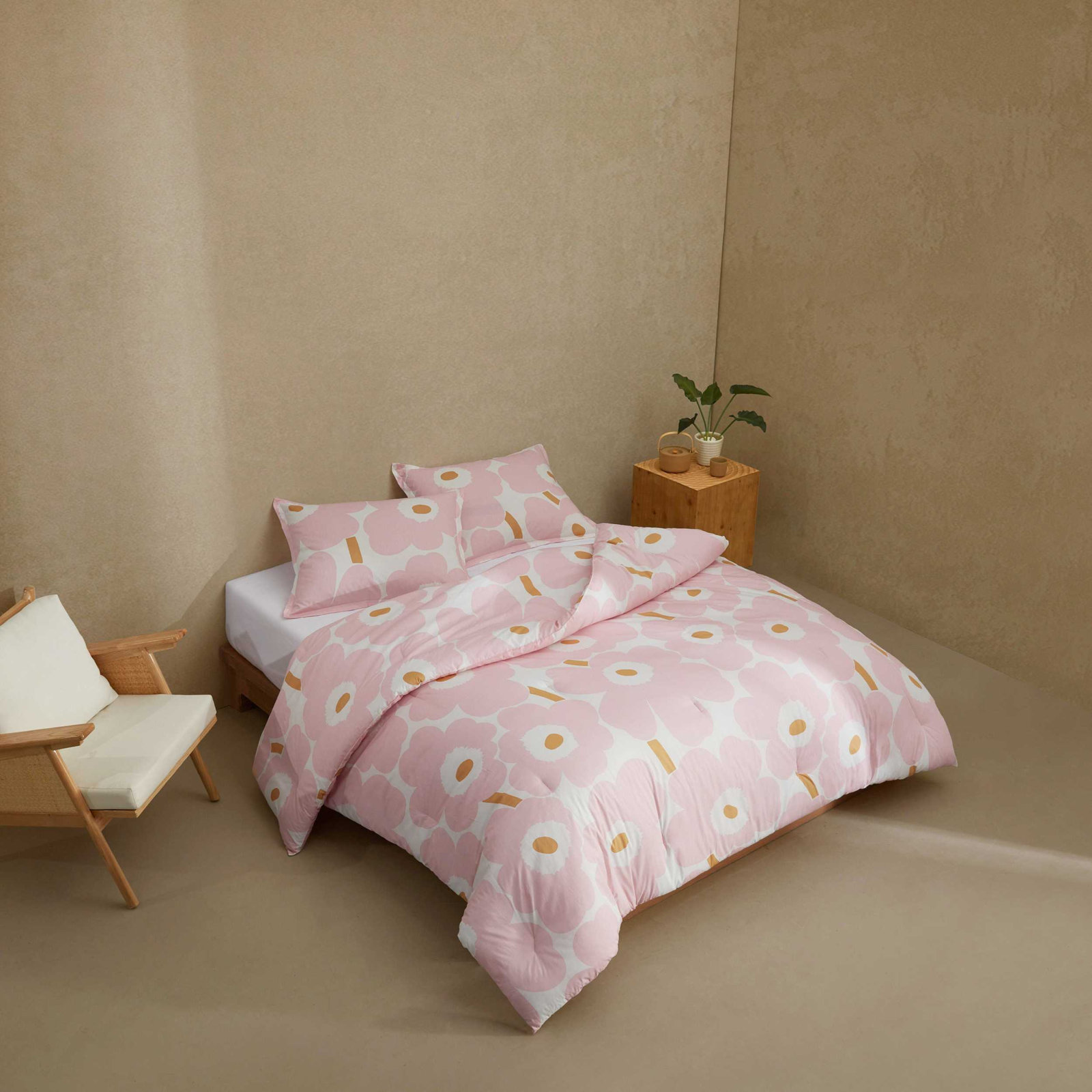 Marimekko Unikko Cotton Red Duvet Cover Set, Queen Duvet Cover + 2 Shams, Light Pink