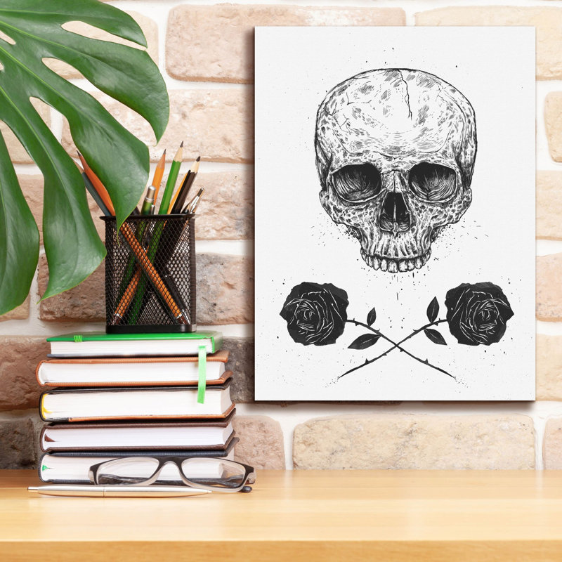 «Skull N Roses» par Balazs Solti, art mural sur toile, H 16 po x l 12 po x P 0,75 po