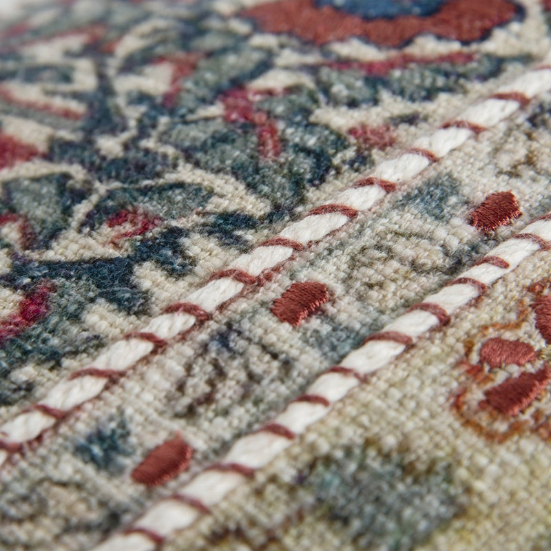Coussin lombaire à motif rouge et beige
