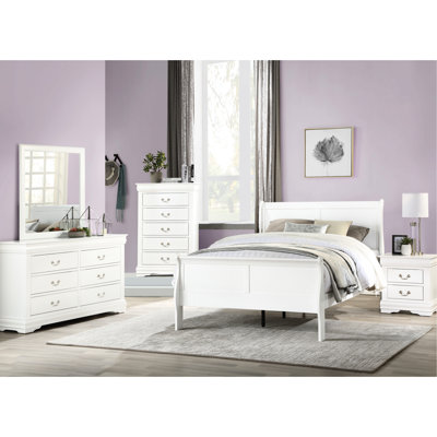 Grand lit blanc avec une touche de design classique, tiroir pour rangement, quincaillerie en nickel brossé, niveau de confort optimal du sommier, structure en bois de pin, option de chambre à coucher contemporaine,