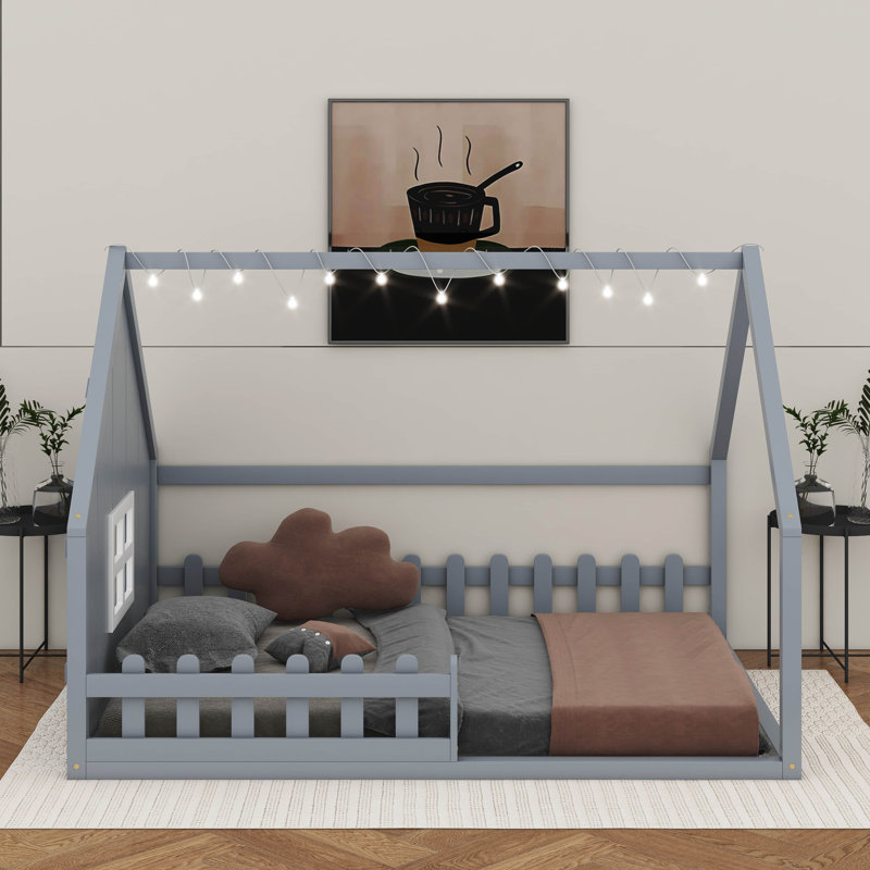 Lit double en bois avec fenêtre et clôture, Gris