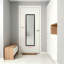 Miroir mural rectangulaire noir, 13 po x 49 cm, de style polyvalent, adapté aux salles de bain et aux salons.