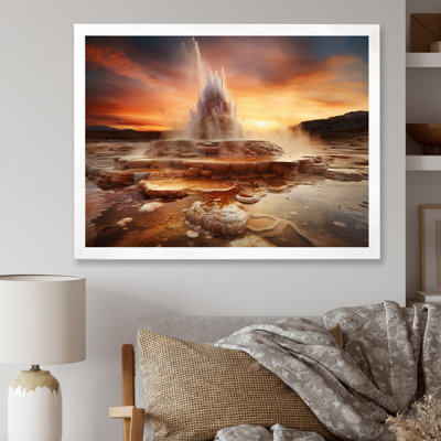 Éclosion volcanique au coucher du soleil I