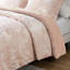 Édredon rose avec revers confortable et texture de velours écrasée réversible de luxe