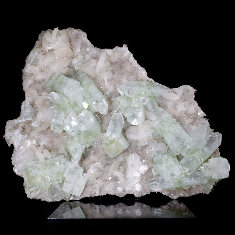 Gemmy apophyllite sur Stilbite
