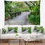 Chemin de pierre en pierre de polyester dans un tapisserie de jardin avec accessoires suspendus inclus-28490708