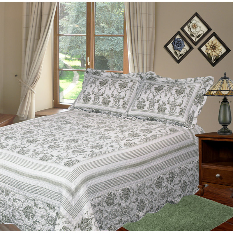 Green Wisteria 3 Piece Reversible Quilt Set, Queen