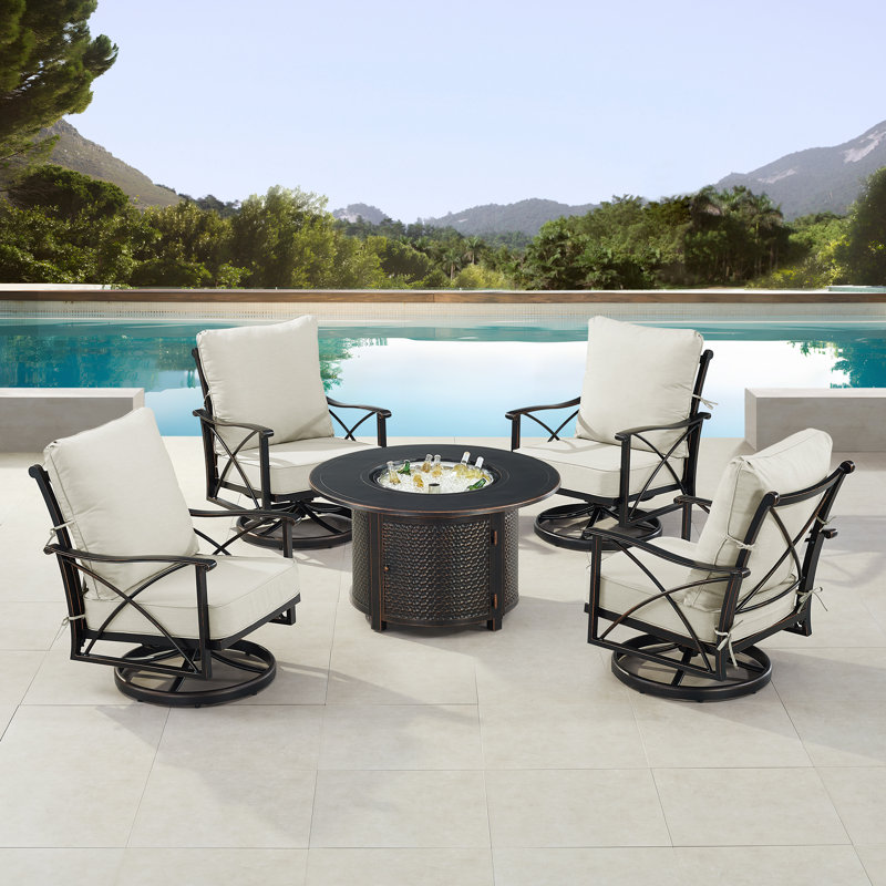 Ensemble de table de foyer en aluminium noir avec quatre fauteuils club