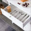 Élégant buffet avec huche, armoire de rangement pour garde-manger avec porte en verre encadrée et espace pour micro-ondes-963505375