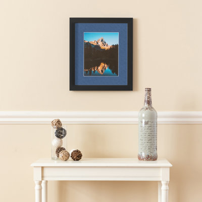 Cadre photo noir satiné 18 po x 24 po Arttoframes avec passe-partout simple de 2 po disponible en plus de 60 couleurs, pour des photos de 18 po x 24 po avec le tapis ou des photos de 22 po x 28 po sans le tapis