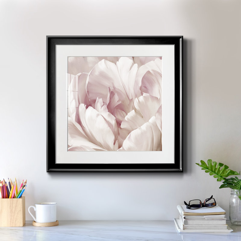 Intime Blush I - cadre photo, reproduction d'art sur papier, H 26,5 po x l 26,5 po x P 1,5 po, Cadre noir