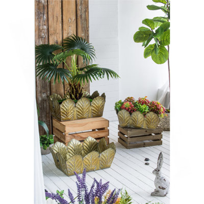Ensemble de 3 jardinières en métal patiné, L: 22 x 16,7 x 8,3 po, M: 21 x 16,5 x 7,3 po, S: 18 x 13,5 x 7 po