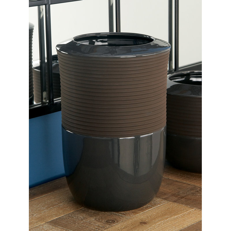 Vase de table en céramique gris foncé, H 12 po x l 8 po x P 8 po
