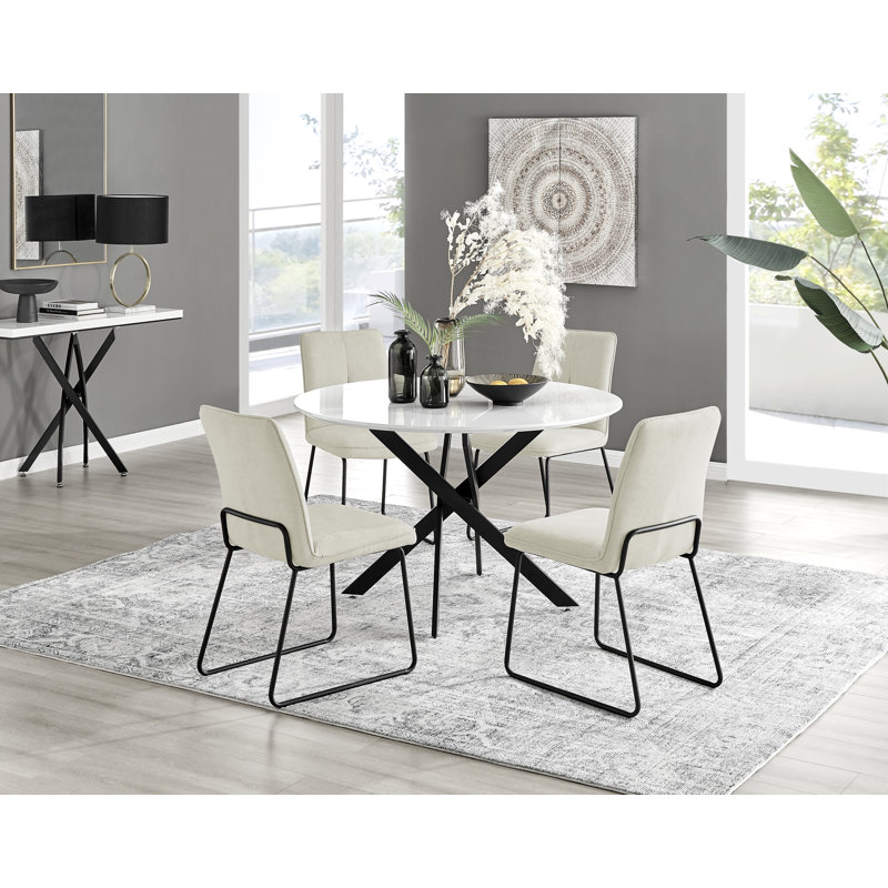 Ensemble repas pour quatre personnes