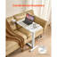 Table de lit surélevée, table de chevet mobile à 4 roulettes, levage électrique avec bouton de mise à niveau, bureau d'ordinateur portable roulant avec porte-gobelet, bureau de lit réglable en hauteur pour la maison, le bureau, le bureau, le bois et-472145765