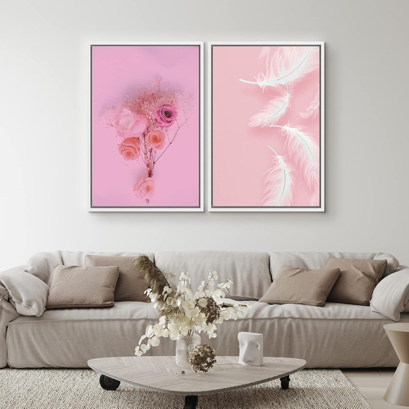 Duo de roses roses et de plumes, H 24 po x l 16 po
