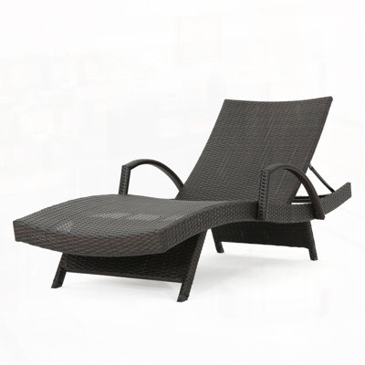 PE WICKER CHAISE LOUNGE