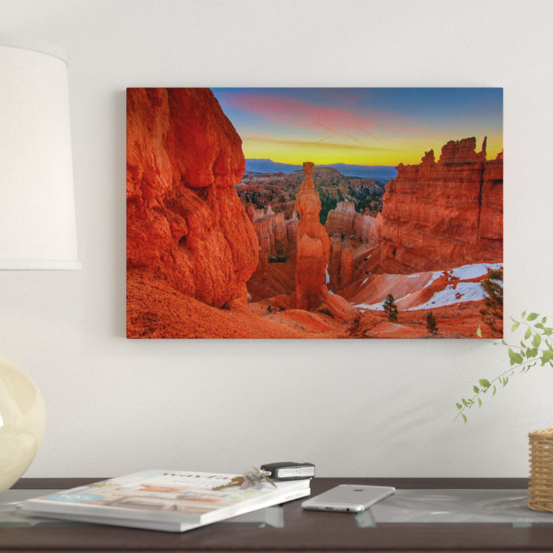 «Dawn Over Thors Hammer» par Bill Sherrell, impression sur toile tendue, H 18 po x l 26 po x P 1,5 po, Toile avec cadre noir