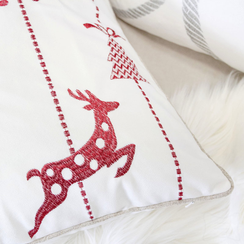 Coussin de Noël 20 x 20 avec renne brodé rouge et flocons de neige