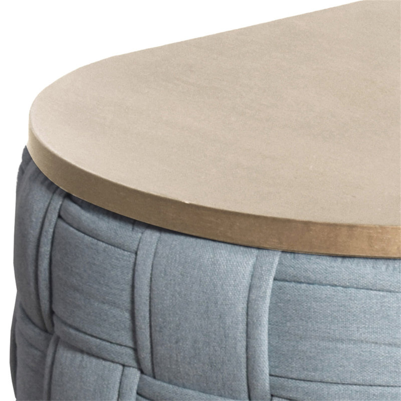Table basse bleu sarcelle clair avec base à tricoter