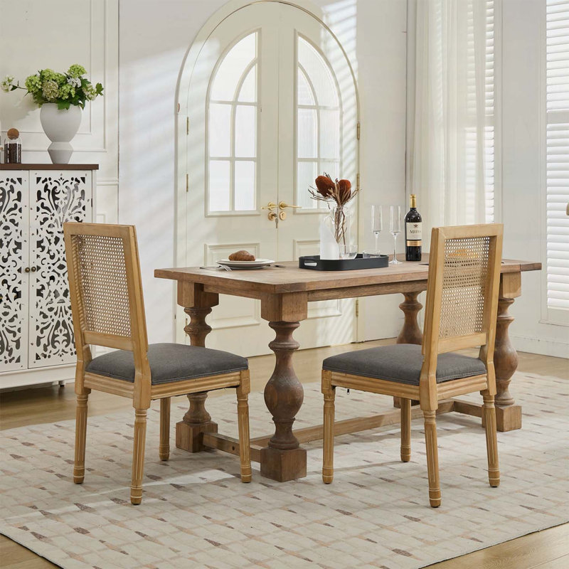 Ensemble de 2 chaises de salle à manger French Decor, dossier en rotin exquis et cadre en bois sculpté pour un décor élégant