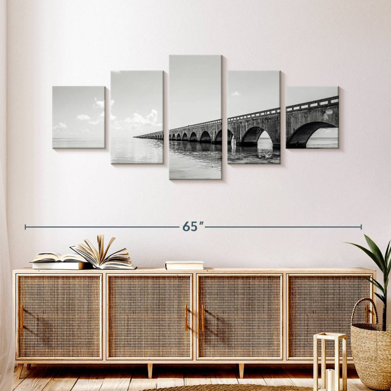 Pont sept-sept monochrome, H 24 po x l 55 po