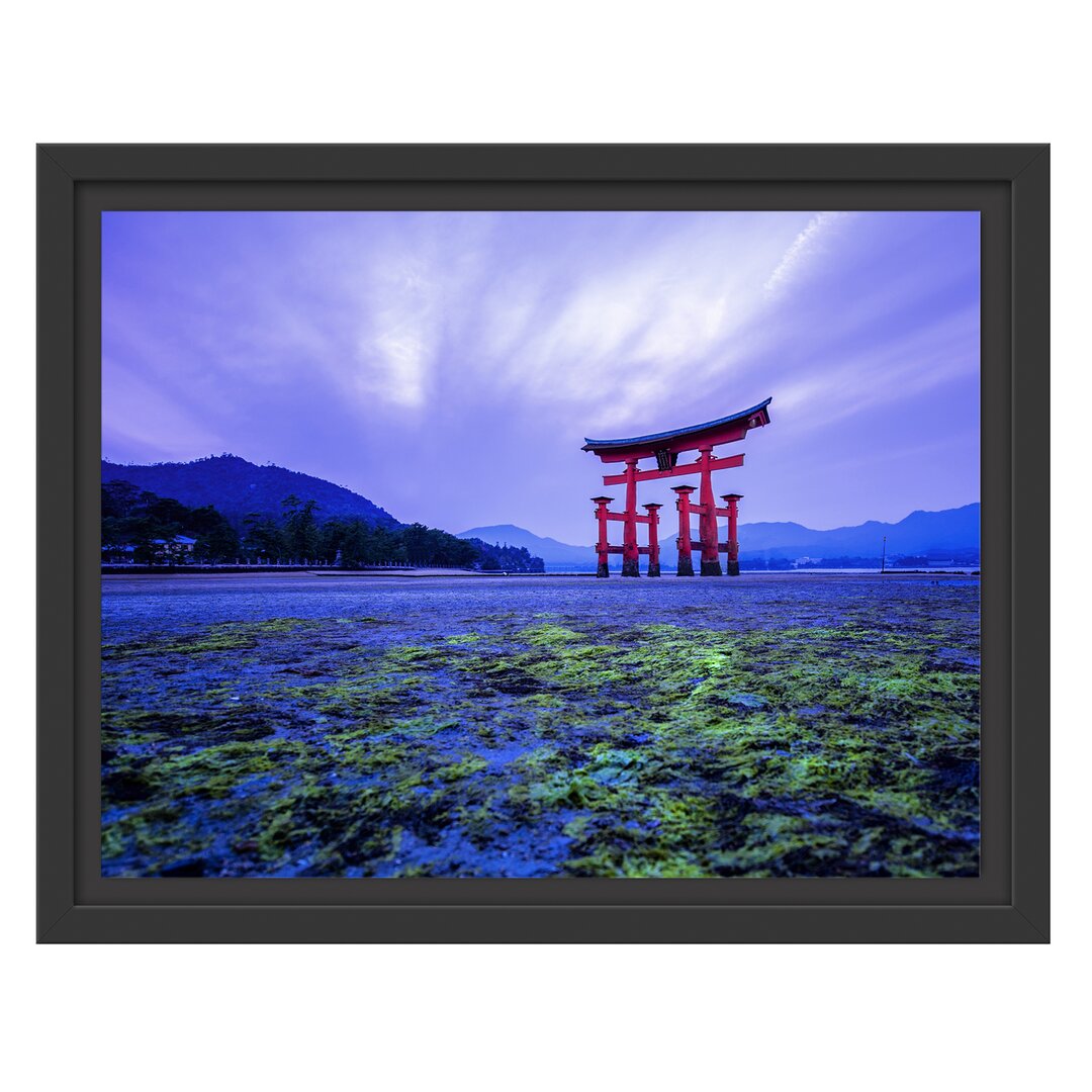 Gerahmtes Wandbild Torii in Hiroshima Japan