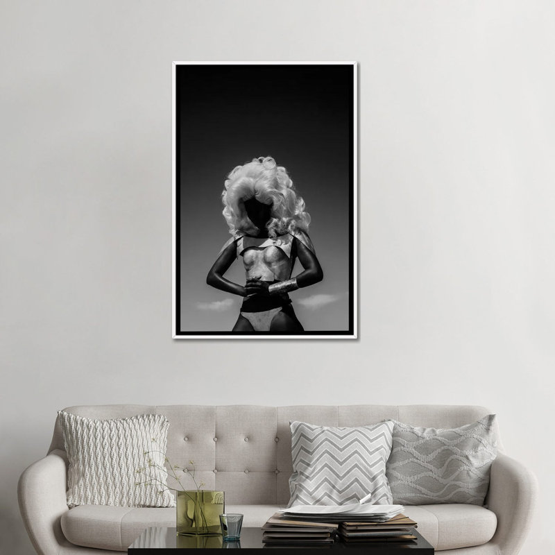« Warrior Queen » par Gregory Prescott-impression, H 48 po x l 32 po x P 1,5 po, Toile blanche encadrée, Pas de tapis