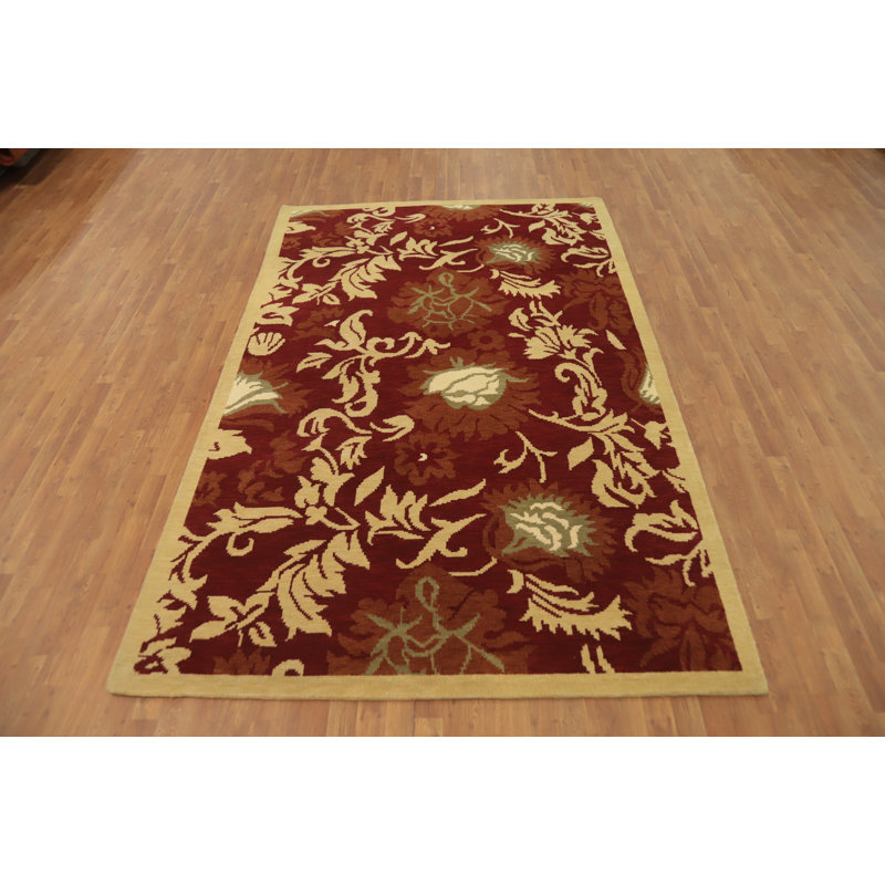 Tapis indien rouge à motif floral 7 x 10