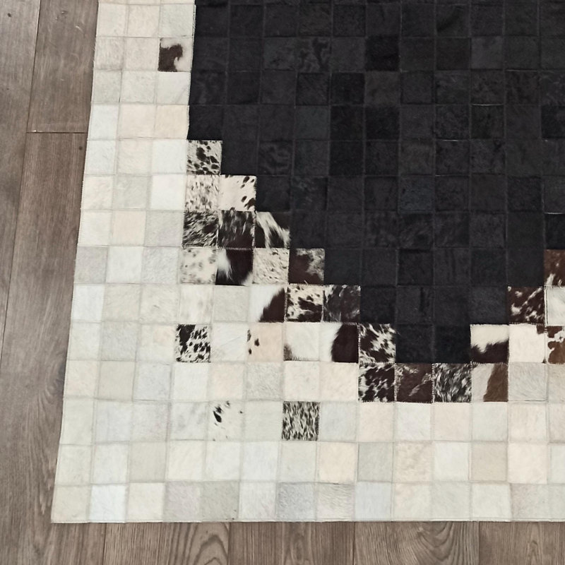 Tapis noir en cuir de vache noir
