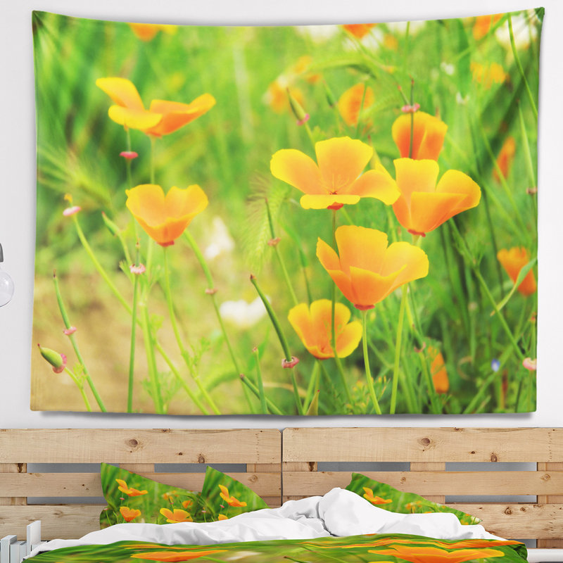 Tapisserie de fleurs de pavot jaune vif, H 32 po x l 39 po