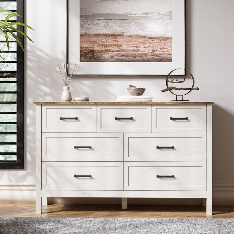Commode à sept tiroirs