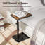 Table télé, plateau de canapé en forme de C, table d'appoint pivotante à 360 ° réglable en hauteur, support d'ordinateur portable pour fauteuil inclinable, petites tables de chevet, brun rustique